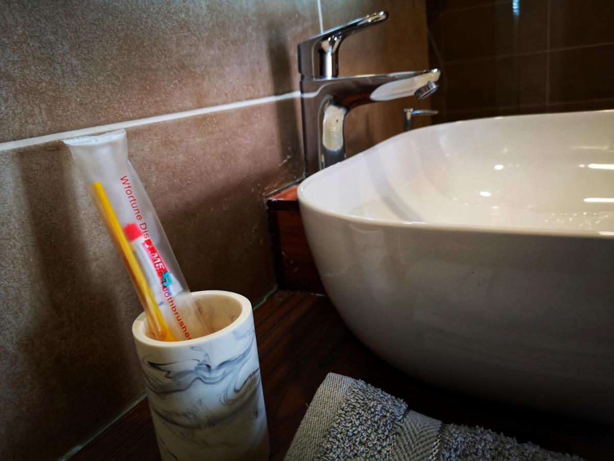 E14, Forest View Apartments, Deposit Required To Confirm Booking Kololi Buitenkant foto